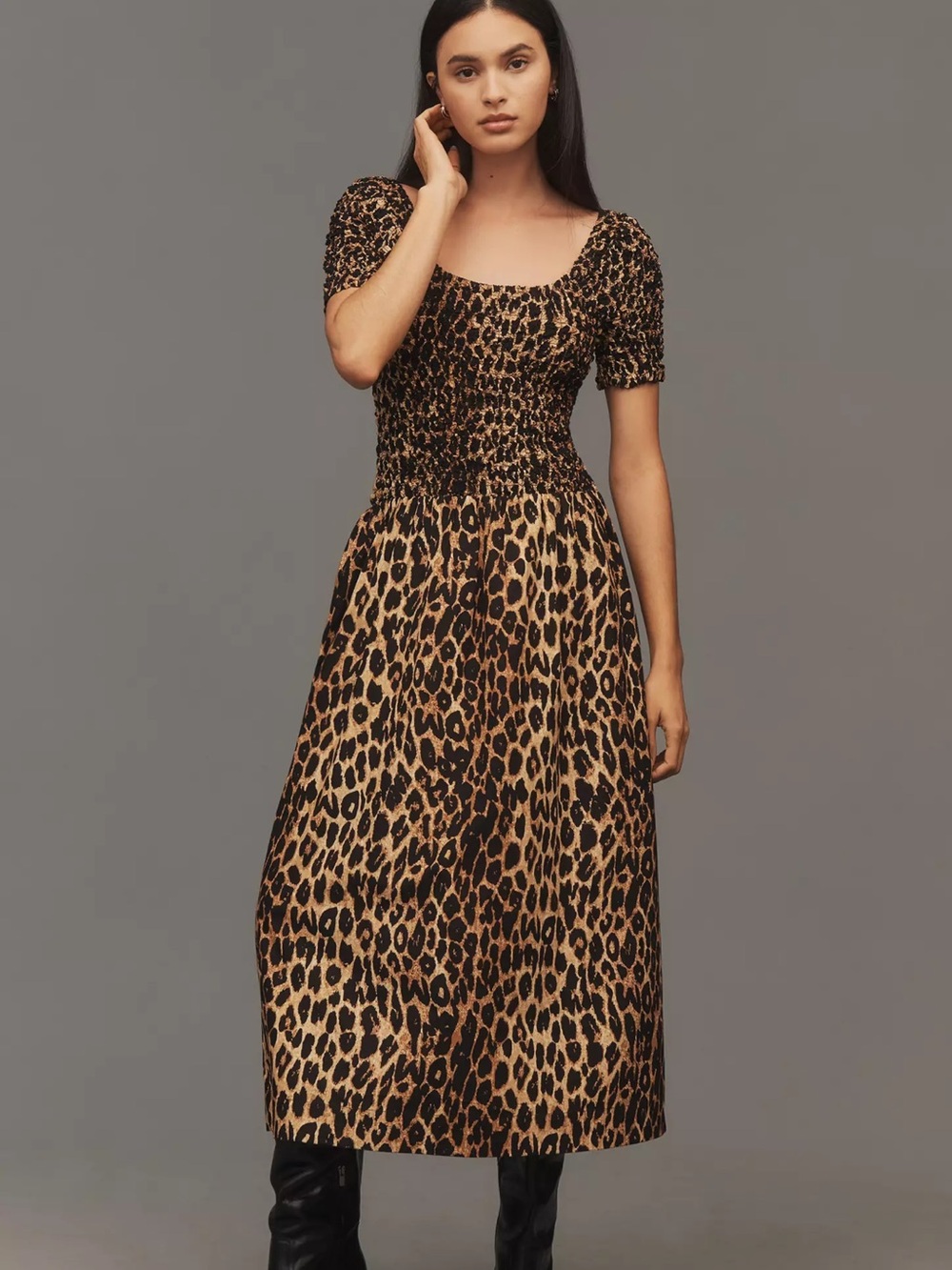 Damson Madder Malinda
Smocked Short-Sleeve
Midi Dress